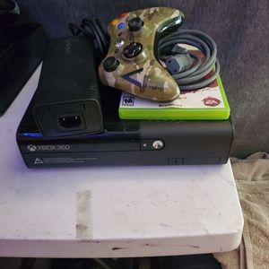 Xbox360 e 4gb Pre-owned